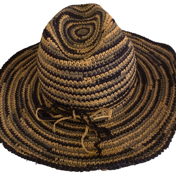 Mar y Sol Handmade Tan and Black Straw  Hat-OSFM made in Madagascar - Picture 4 of 5